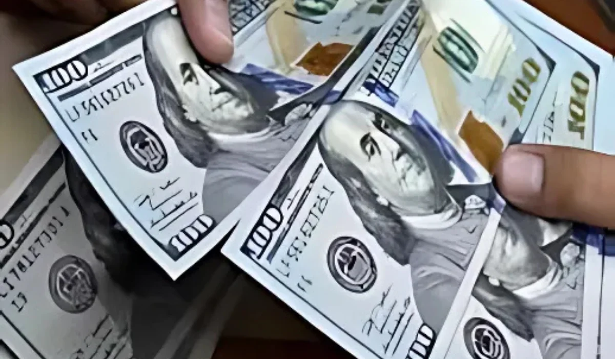 أسعار الدولار أمام الجنيه المصري اليوم الاثنين في البنوك المصرية: تغيرات سعرية جديدة مع بداية تعاملات الأسبوع