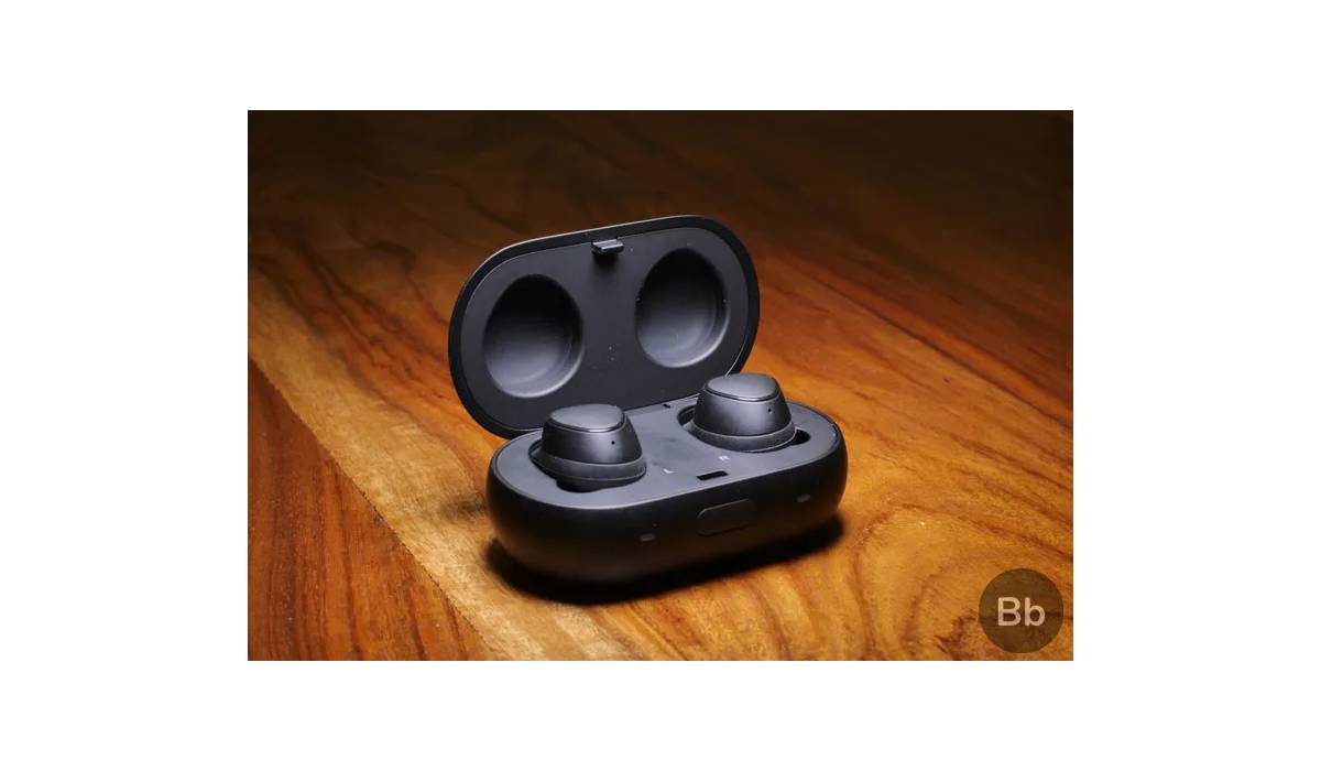 سماعة Gear IconX: تجربة استماع متكاملة وتقنيات رياضية في سماعة لاسلكية واحدة
