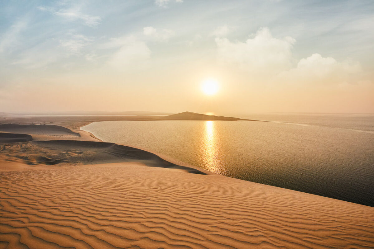 كثبان خور العديد الرملية