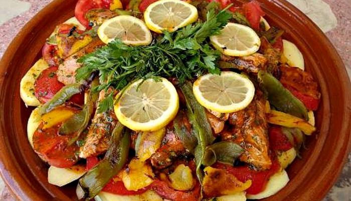 طاجن السمك بالبطاطس والطماطم