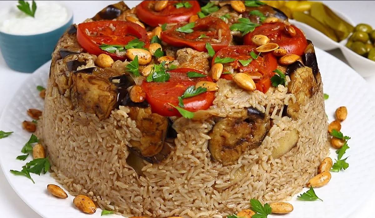 طريقة تحضير المقلوبة بخطوات سهلة وأطباق جانبية لوجبة متكاملة