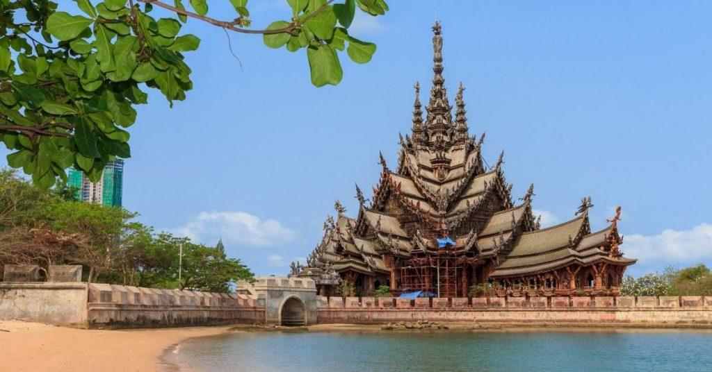 معبد الحقيقة (The Sanctuary of Truth)
