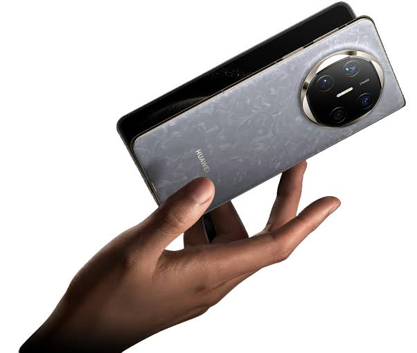 هاتف Huawei Mate X6