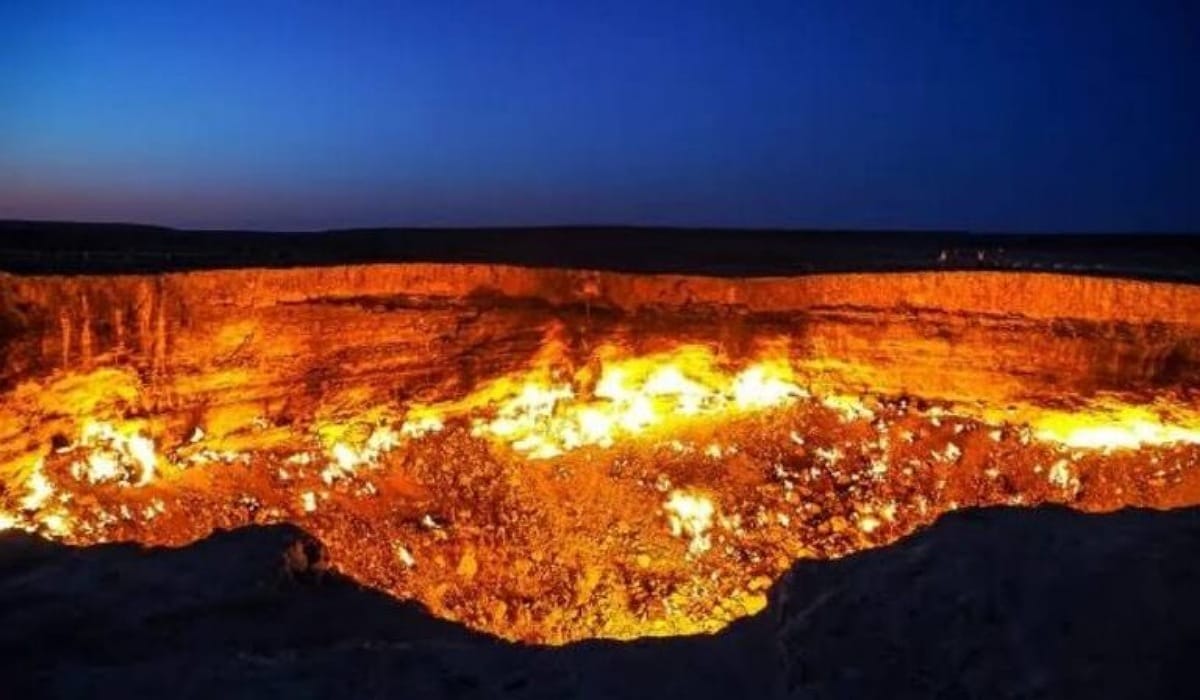 السياحة في بوابة الجحيم: مغامرة في قلب صحراء كاراكوم