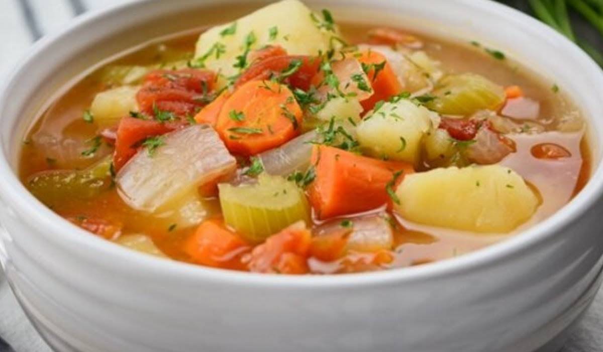 طريقة تحضير شوربة الخضار الصحية بخطوات بسيطة ولذيذة