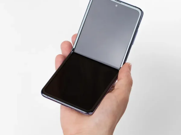 جهاز iPhone قابل للطي