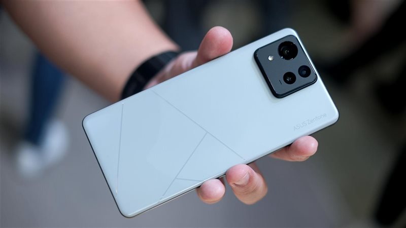 هاتف ZenFone 12 Ultra